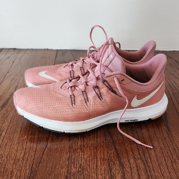 Nike Shoes - Nike Quest Women's Running Shoes